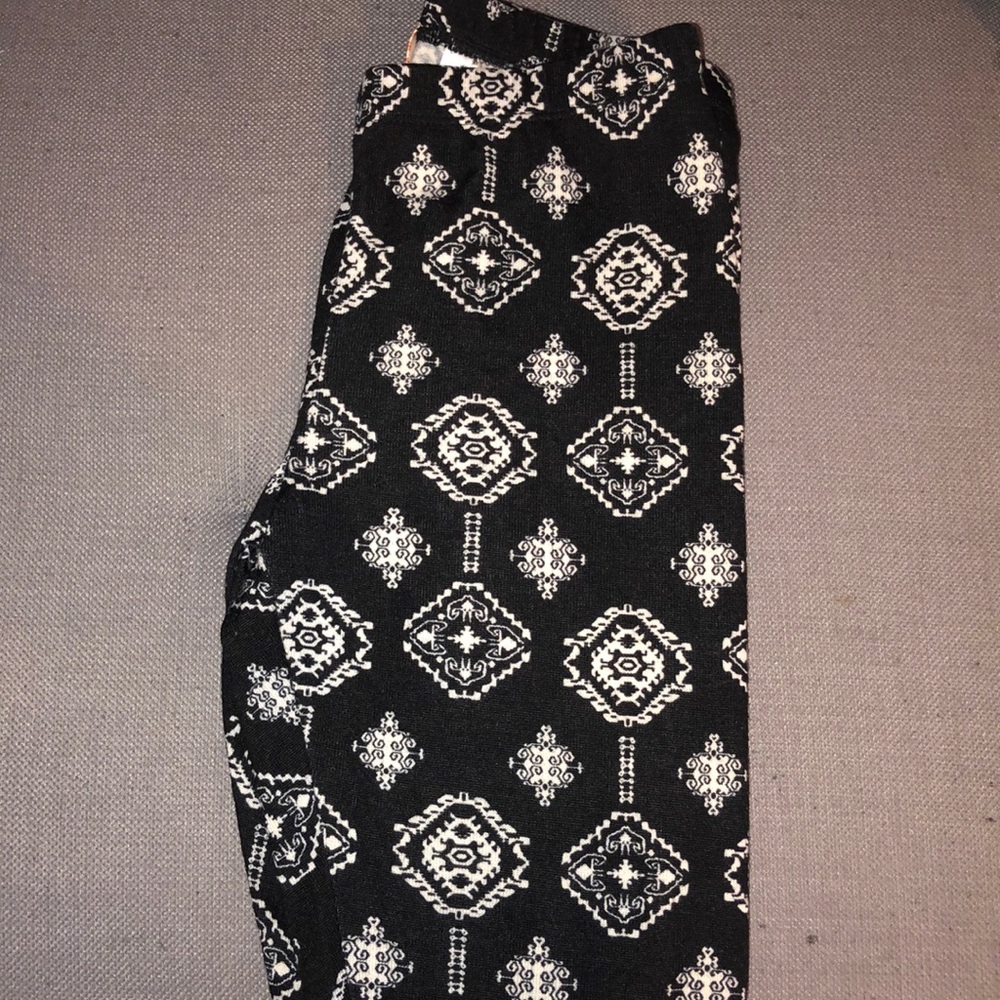 black and white leggings